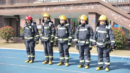 師生平安 長駐心中——郡華學(xué)校開展消防演練筑牢平安校園基石